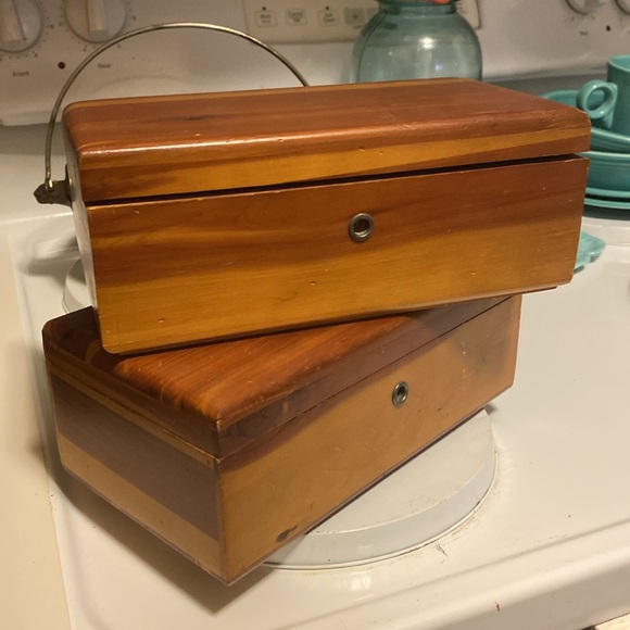 Lane Cedar Jewelry/Trinket/Dresser Top Box - Picture 2 of 5